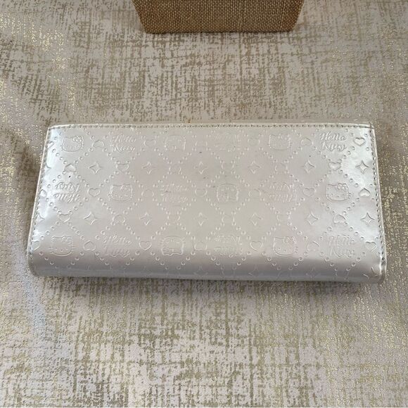 Hello Kitty Sanrio White Faux Patent Leather Long Wallet - Adorable! VGUC! - Picture 4 of 13